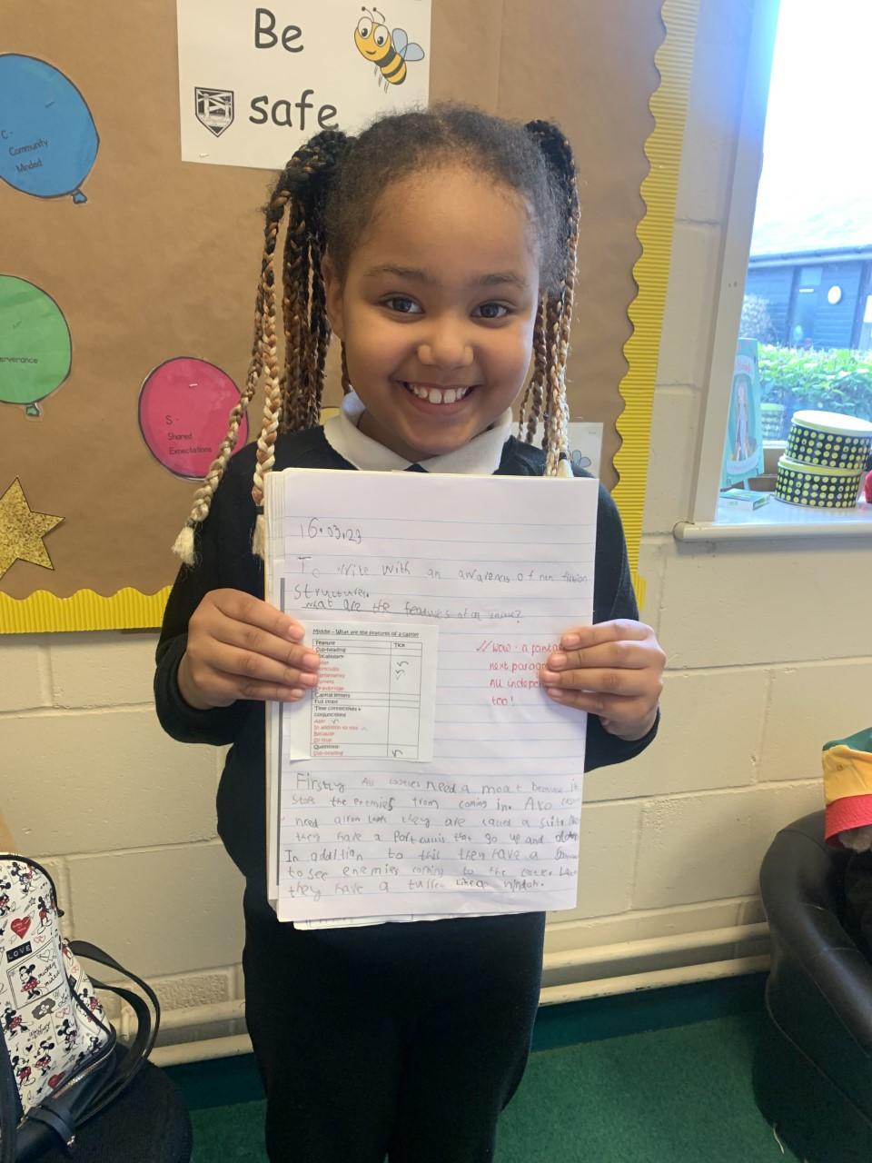Kiara has independently written an explanation text and included everything she needed!